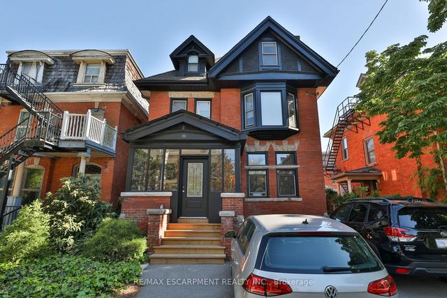 128 Herkimer St, House detached with 6 bedrooms, 5 bathrooms and 4 parking in Hamilton ON | Image 1