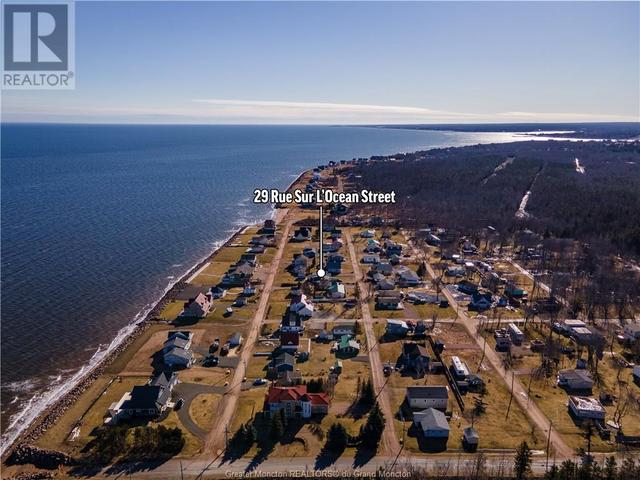 29 Sur L'ocean St, House detached with 2 bedrooms, 1 bathrooms and null parking in Beaubassin East NB | Image 2