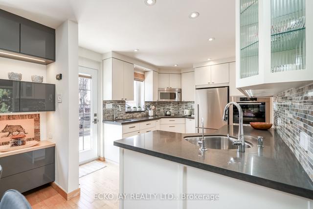 54 Mallow Rd, House detached with 3 bedrooms, 2 bathrooms and 4 parking in Toronto ON | Image 2