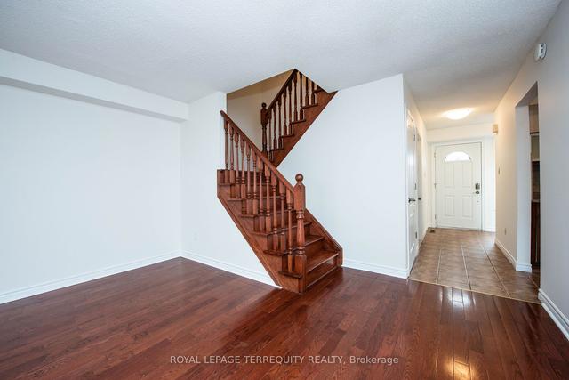36 Sparklett Cres, House semidetached with 3 bedrooms, 3 bathrooms and 2 parking in Brampton ON | Image 4