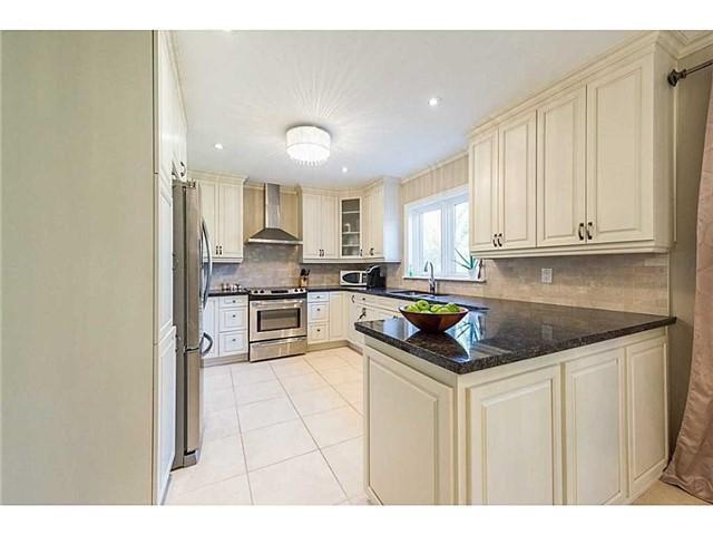 7 Bethany Crt, House detached with 4 bedrooms, 4 bathrooms and 2 parking in Hamilton ON | Image 2