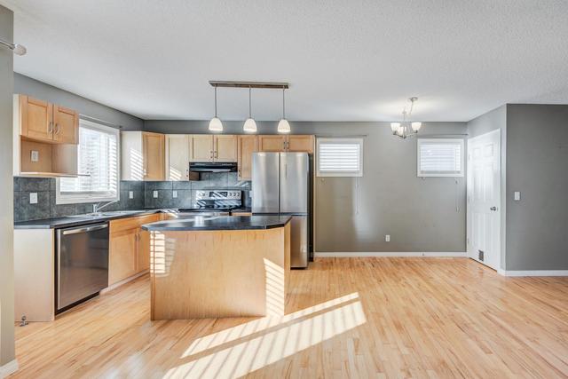 186 Royal Oak Gardens Nw, Home with 3 bedrooms, 1 bathrooms and 2 parking in Calgary AB | Image 6