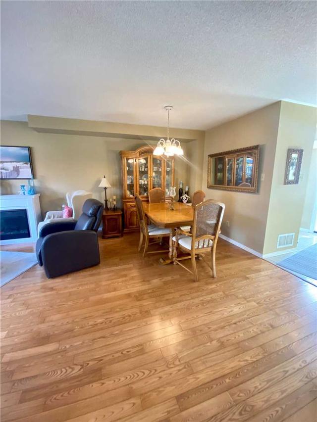 63 Lyfytt Cres, House attached with 3 bedrooms, 3 bathrooms and 2 parking in Barrie ON | Image 6