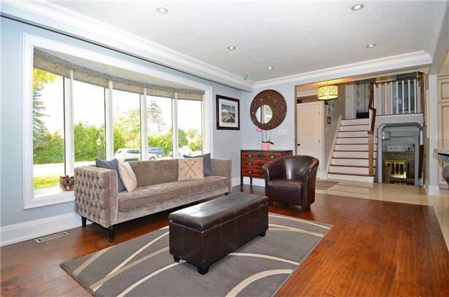 13 Jasmine Cres, House detached with 3 bedrooms, 3 bathrooms and 8 parking in Whitchurch Stouffville ON | Image 3