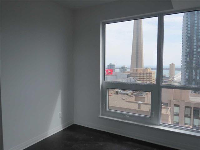 2408 - 8 Mercer St, Condo with 3 bedrooms, 2 bathrooms and 1 parking in Toronto ON | Image 8