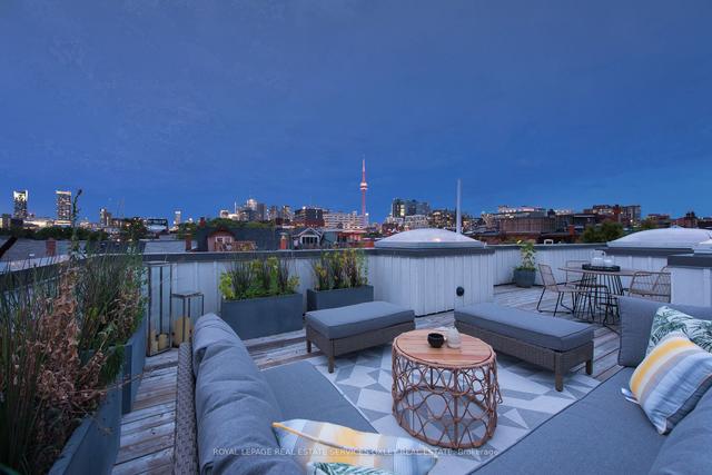 5 Euclid Pl, House attached with 2 bedrooms, 3 bathrooms and 1 parking in Toronto ON | Image 14