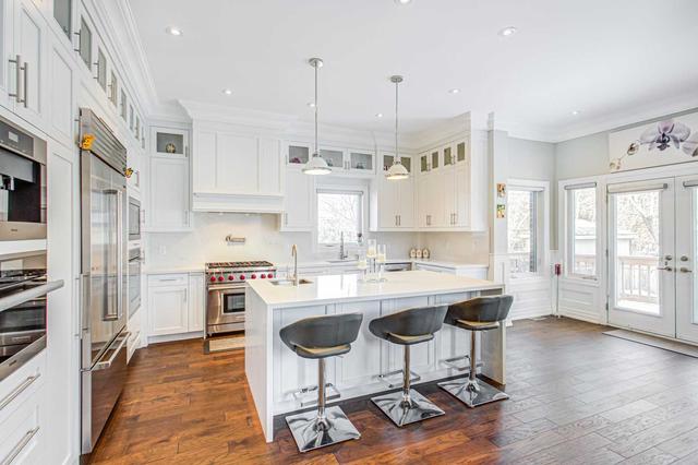 23 Laurentia Cres, House detached with 4 bedrooms, 4 bathrooms and 6 parking in Toronto ON | Image 6
