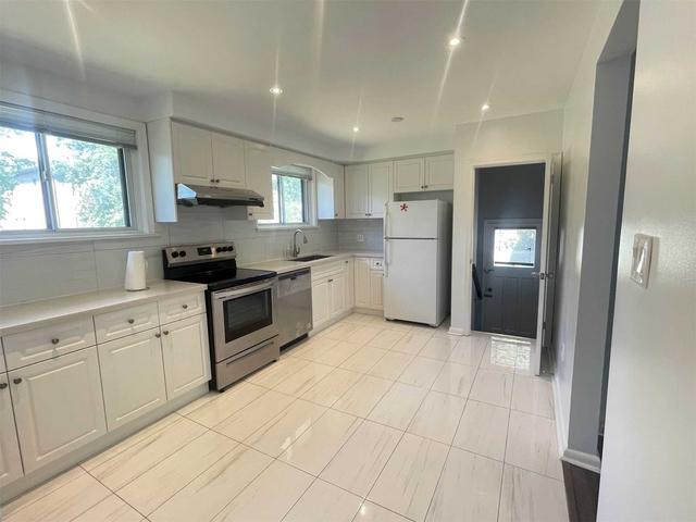 16 Norwin St, House detached with 3 bedrooms, 2 bathrooms and 2 parking in Toronto ON | Image 9
