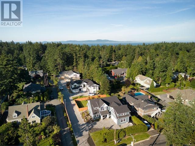 2576 Arbutus Rd, House detached with 6 bedrooms, 4 bathrooms and 4 parking in Saanich BC | Image 52