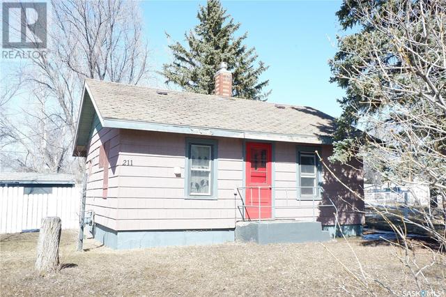 211 2nd Avenue W, House detached with 2 bedrooms, 1 bathrooms and null parking in Mossbank SK | Image 1