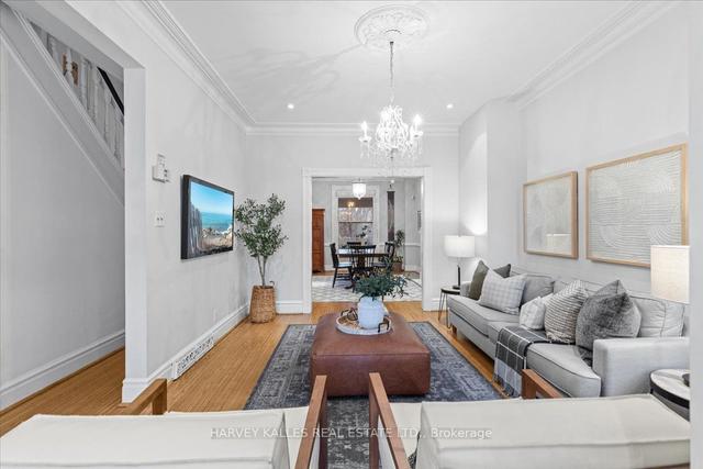 114 Wells St, House semidetached with 4 bedrooms, 2 bathrooms and 1 parking in Toronto ON | Image 3