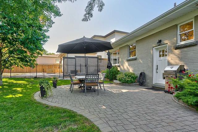 394 River Side Dr, House detached with 3 bedrooms, 3 bathrooms and 4 parking in Oakville ON | Image 17