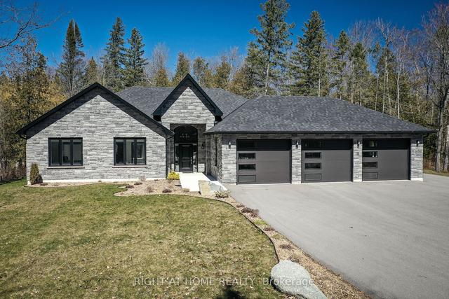 19 Twin Pines Dr W, House detached with 3 bedrooms, 3 bathrooms and 13 parking in Wasaga Beach ON | Image 1