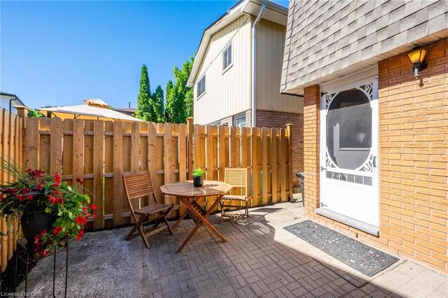 12 Tamarack Court, House detached with 3 bedrooms, 1 bathrooms and 4 parking in Cambridge ON | Image 34