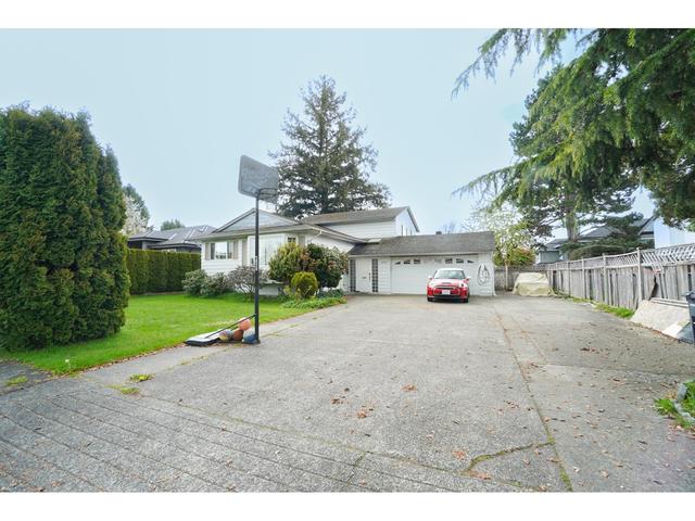 10611 Bromfield Place, House detached with 5 bedrooms, 3 bathrooms and null parking in Richmond BC | Card Image
