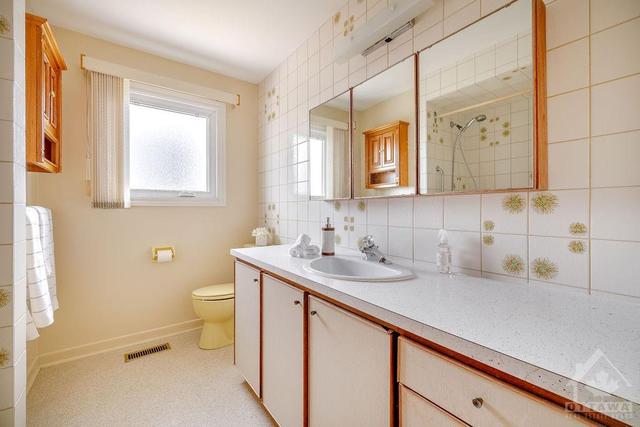 2097 Maywood Street, House detached with 4 bedrooms, 3 bathrooms and 3 parking in Ottawa ON | Image 20