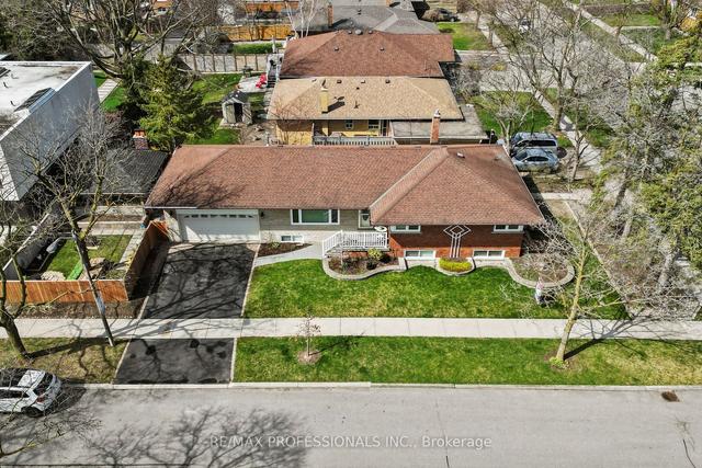 2 Woodpark Rd, House detached with 3 bedrooms, 4 bathrooms and 4 parking in Toronto ON | Image 12