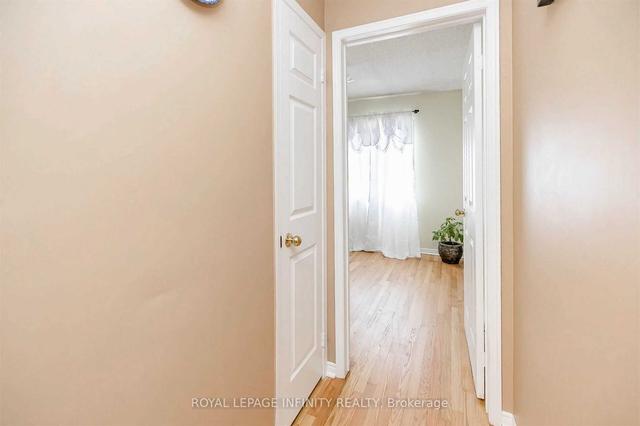 72 Mosley Cres, House detached with 2 bedrooms, 2 bathrooms and 5.5 parking in Brampton ON | Image 13