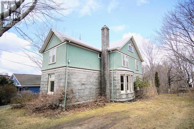 36 King Street, House detached with 3 bedrooms, 2 bathrooms and null parking in Shelburne NS | Image 11