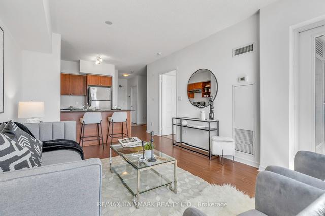 815 - 120 Dallimore Circ, Condo with 1 bedrooms, 1 bathrooms and 1 parking in Toronto ON | Image 10