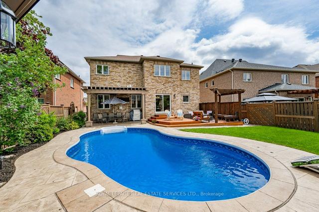 39 Louvain Dr, House detached with 4 bedrooms, 4 bathrooms and 6 parking in Brampton ON | Image 31