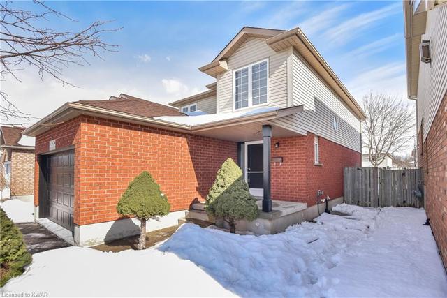 585 Chesapeake Crescent, House detached with 3 bedrooms, 2 bathrooms and 3 parking in Waterloo ON | Image 3
