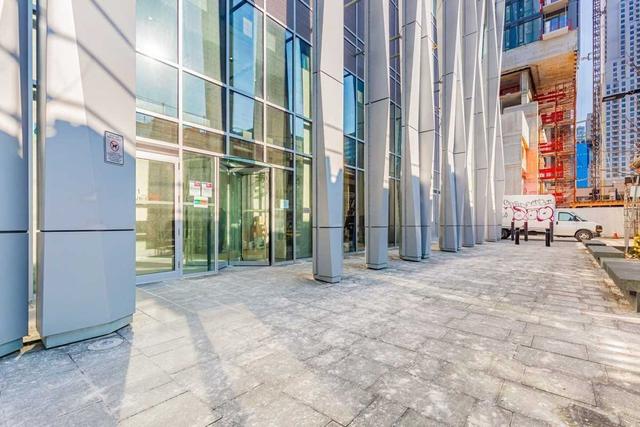 3305 - 1 Yorkville Ave, Condo with 3 bedrooms, 2 bathrooms and 0 parking in Toronto ON | Image 12