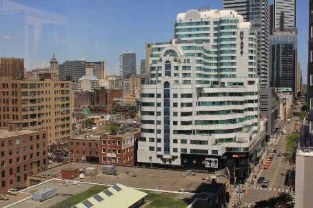 1001 - 393 King St, Condo with 2 bedrooms, 1 bathrooms and 1 parking in Toronto ON | Image 9