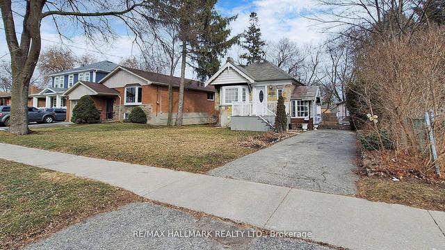 93 Poplar Rd, House detached with 2 bedrooms, 2 bathrooms and 4 parking in Toronto ON | Image 12