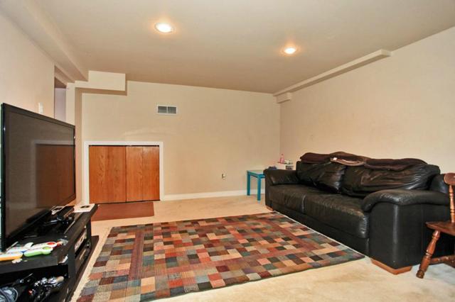 855 Edison Crt, House detached with 3 bedrooms, 2 bathrooms and null parking in Milton ON | Image 5