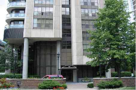 802 - 40 Rosehill Ave, Condo with 1 bedrooms, 2 bathrooms and 1 parking in Toronto ON | Image 1