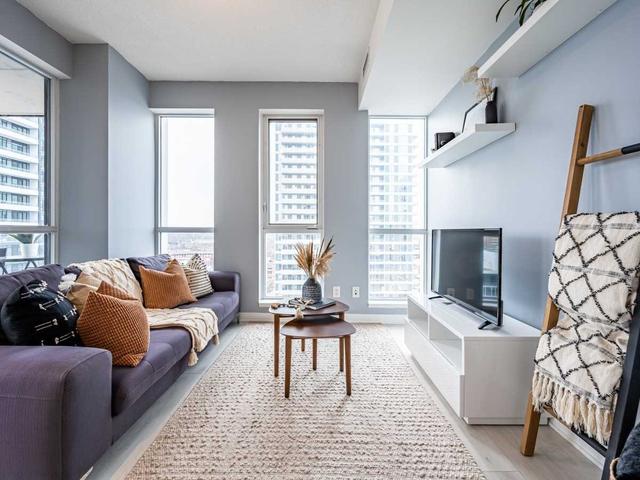 1712 - 170 Sumach St, Condo with 1 bedrooms, 1 bathrooms and 1 parking in Toronto ON | Image 2
