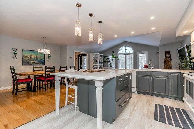 1002 Joseph Pl, House detached with 4 bedrooms, 3 bathrooms and 10 parking in Gravenhurst ON | Image 3
