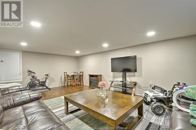 530 Victory St, House detached with 4 bedrooms, 2 bathrooms and null parking in LaSalle ON | Image 17