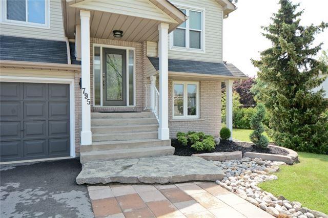 795 Grandview St N, House detached with 3 bedrooms, 2 bathrooms and 5 parking in Oshawa ON | Image 3