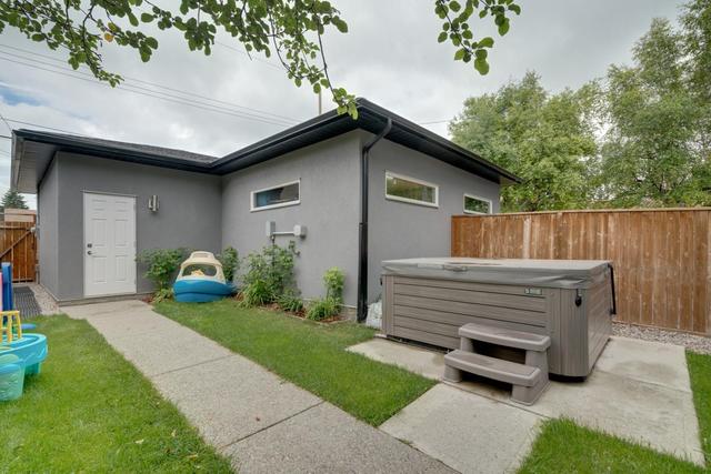 507 37 Street Sw, House detached with 5 bedrooms, 4 bathrooms and 3 parking in Calgary AB | Image 41