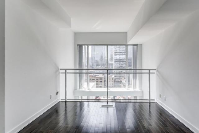 lph26 - 21 Nelson St, Condo with 1 bedrooms, 1 bathrooms and 1 parking in Toronto ON | Image 5