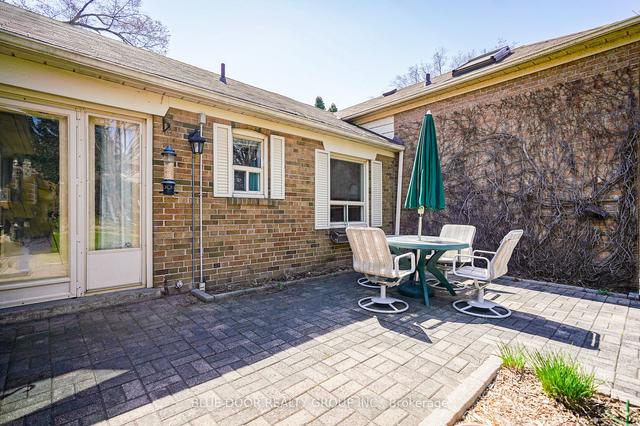 128 York Mills Rd, House detached with 3 bedrooms, 2 bathrooms and 3 parking in Toronto ON | Image 22