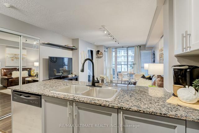 247 - 525 Wilson Ave, Condo with 1 bedrooms, 1 bathrooms and 1 parking in Toronto ON | Image 2