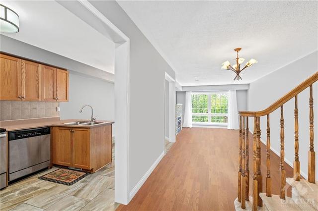 150 Rustwood Private, Townhouse with 3 bedrooms, 3 bathrooms and 2 parking in Ottawa ON | Image 4