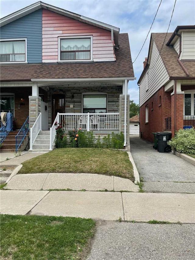 550 Glebeholme Blvd, House semidetached with 3 bedrooms, 2 bathrooms and 1 parking in Toronto ON | Image 1