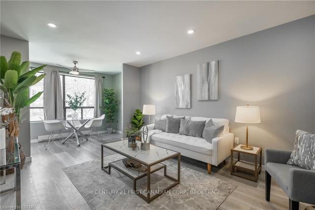 209 - 650 Cheapside St, Townhouse with 2 bedrooms, 1 bathrooms and 2 parking in London ON | Image 3