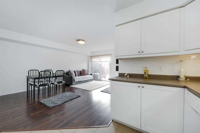 3 - 35 Hays Blvd, Townhouse with 2 bedrooms, 2 bathrooms and 1 parking in Oakville ON | Image 6