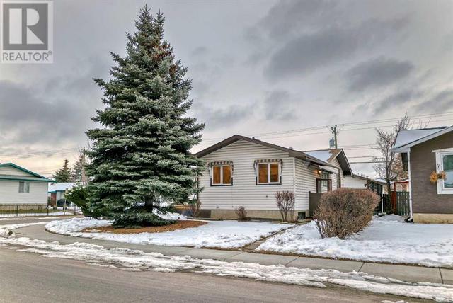 504 Penworth Drive Se, House detached with 7 bedrooms, 3 bathrooms and 3 parking in Calgary AB | Image 41