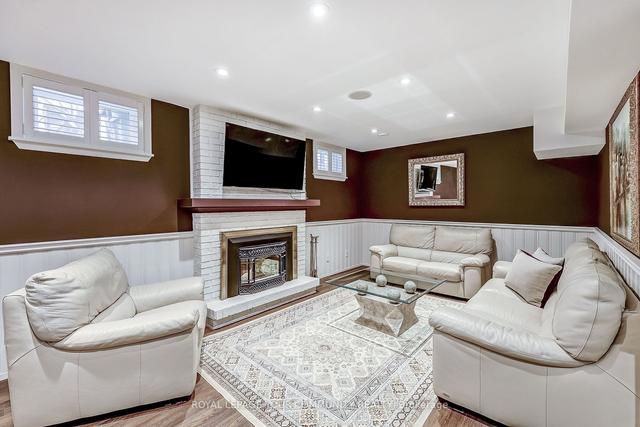 23 Radway Ave, House detached with 4 bedrooms, 4 bathrooms and 6 parking in Toronto ON | Image 17