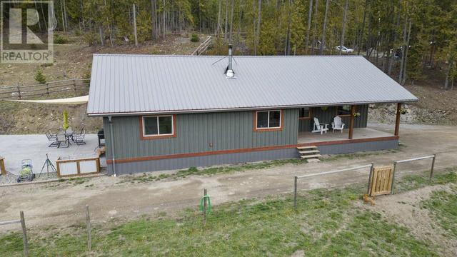 2679 White Lake Road, House detached with 3 bedrooms, 1 bathrooms and 10 parking in Columbia Shuswap C BC | Image 7