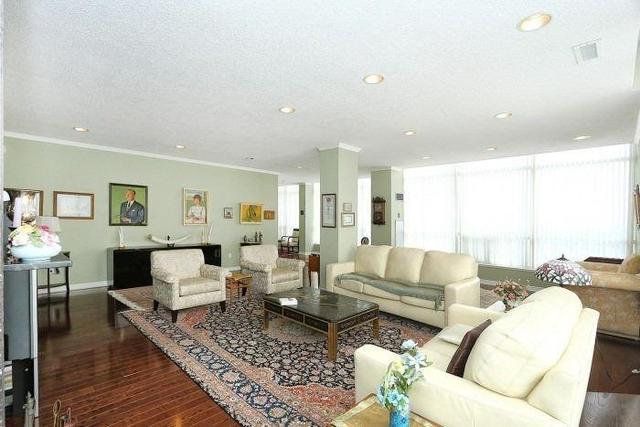 Uph2 - 1 Clark Ave, Condo with 4 bedrooms, 3 bathrooms and 2 parking in Vaughan ON | Image 3