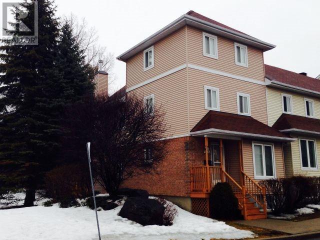 1801 Loranger Crt, Townhouse with 3 bedrooms, 2 bathrooms and 1 parking in Ottawa ON | Image 1