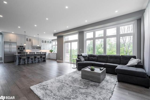14 Dixon Court, House detached with 4 bedrooms, 2 bathrooms and 9 parking in Barrie ON | Image 9