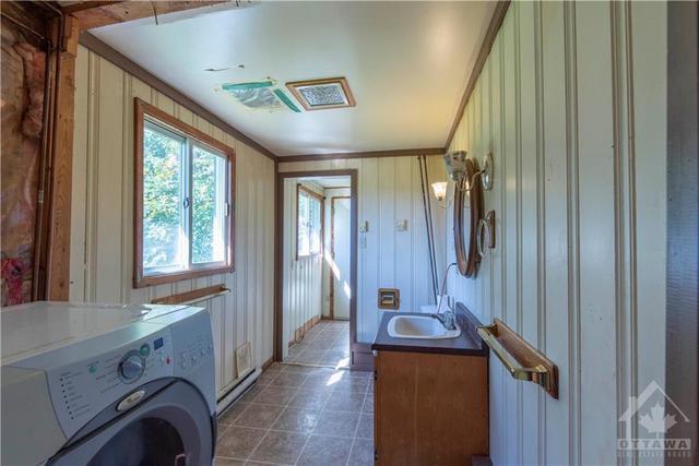 1098 Barryvale Road, House detached with 3 bedrooms, 2 bathrooms and 10 parking in Greater Madawaska ON | Image 15